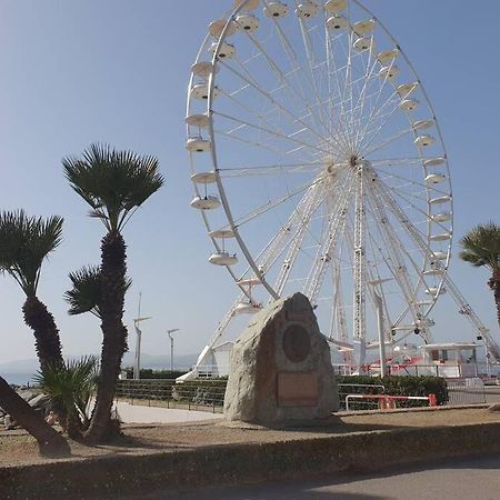 T2 climatisé à 5 minutes à pied de la plage avec parking, piscine et wifi Fréjus Extérieur photo