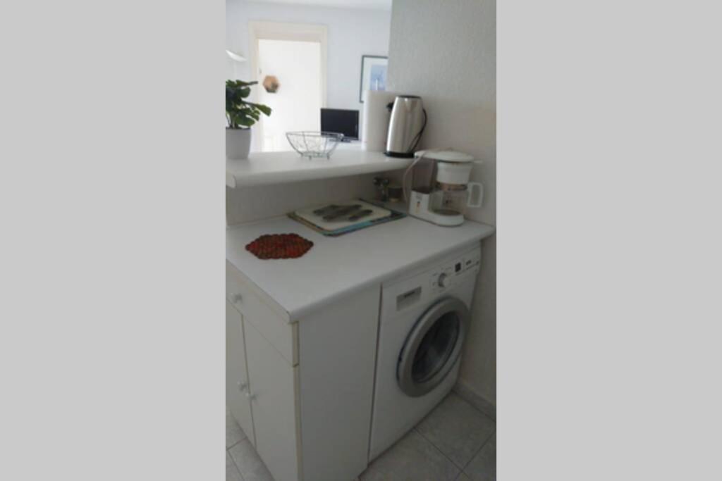 T2 climatisé à 5 minutes à pied de la plage avec parking, piscine et wifi Fréjus Extérieur photo