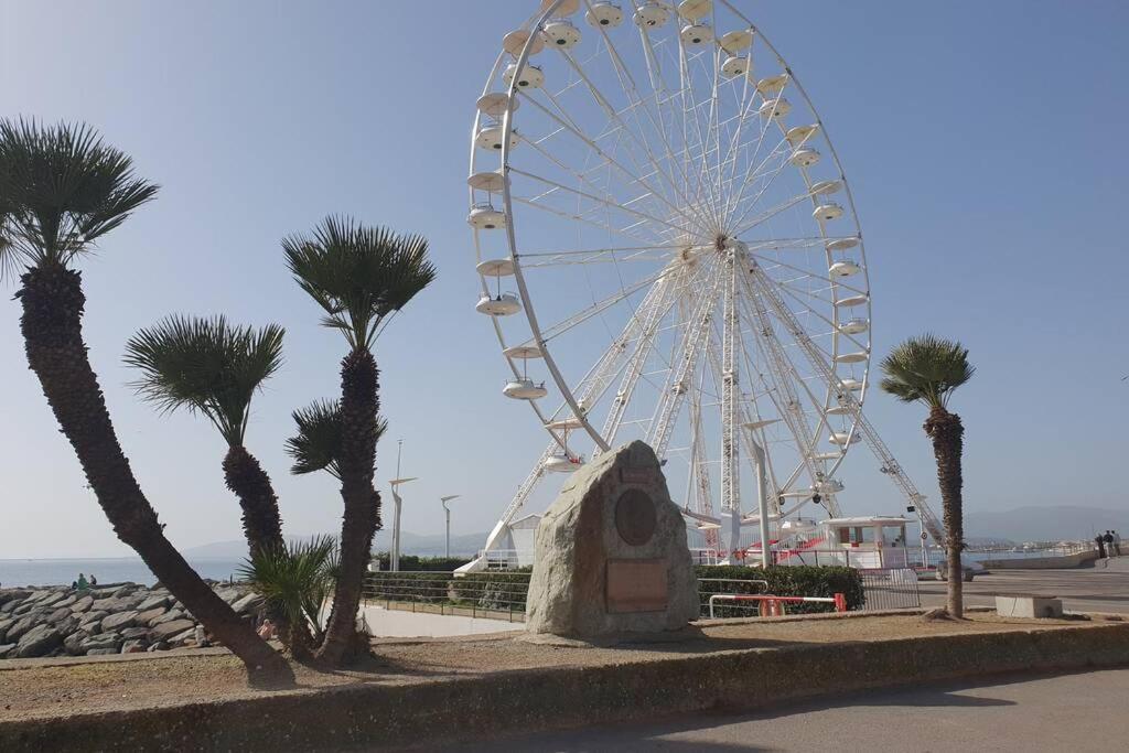 T2 climatisé à 5 minutes à pied de la plage avec parking, piscine et wifi Fréjus Extérieur photo