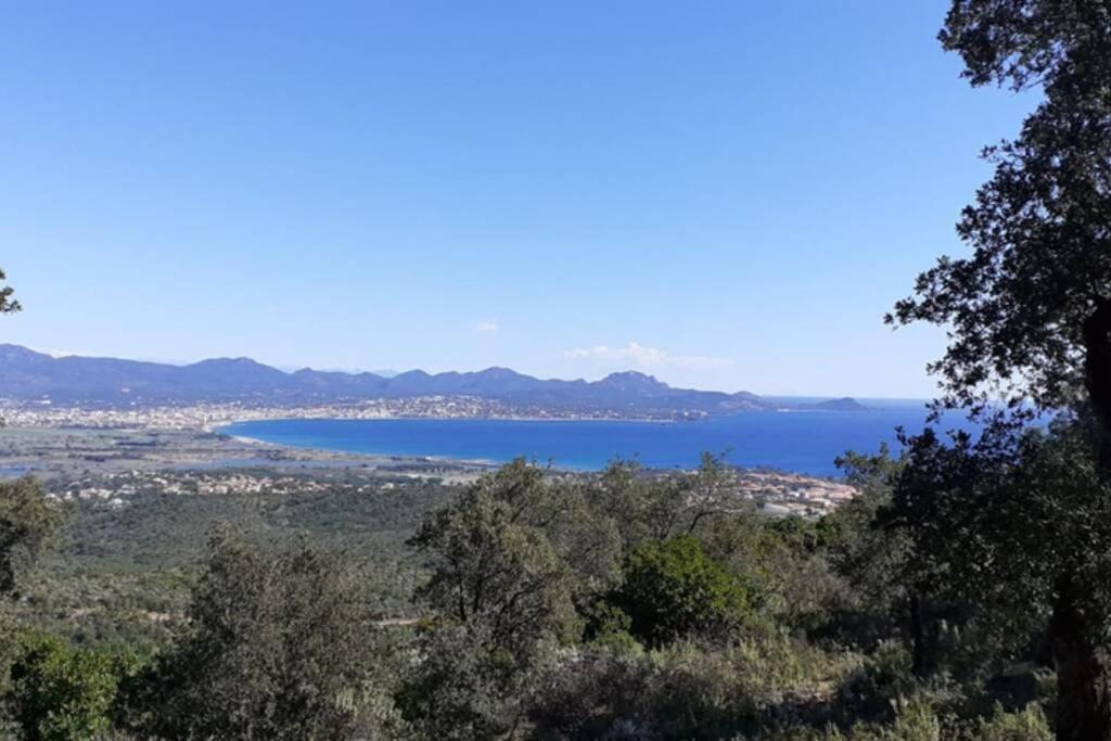 T2 climatisé à 5 minutes à pied de la plage avec parking, piscine et wifi Fréjus Extérieur photo