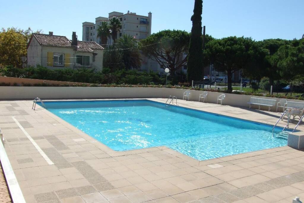 T2 climatisé à 5 minutes à pied de la plage avec parking, piscine et wifi Fréjus Extérieur photo
